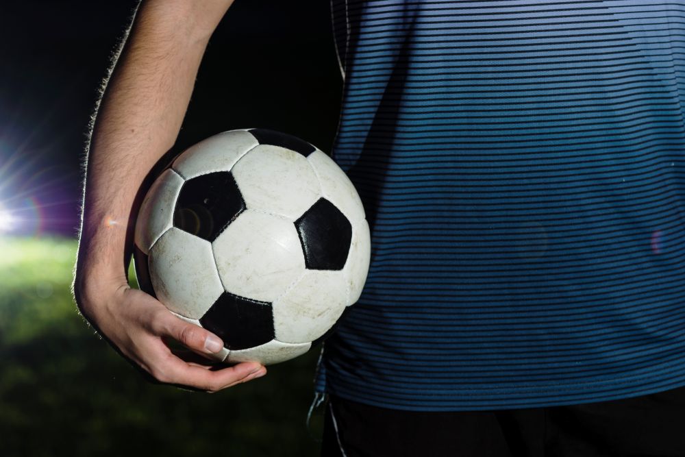 Jogos após 22h geram adicional noturno? Entenda decisão envolvendo ex-jogador do Atlético